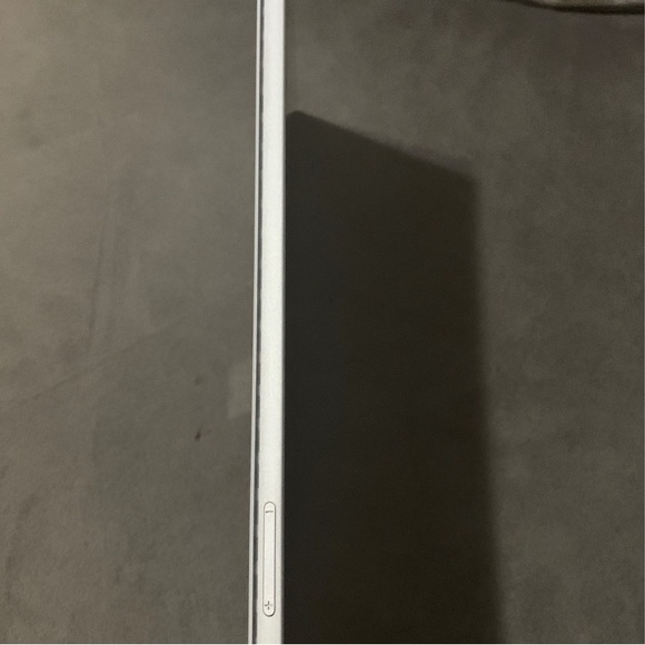 Microsoft Surface Pro Model 5 - Picture 5 of 6